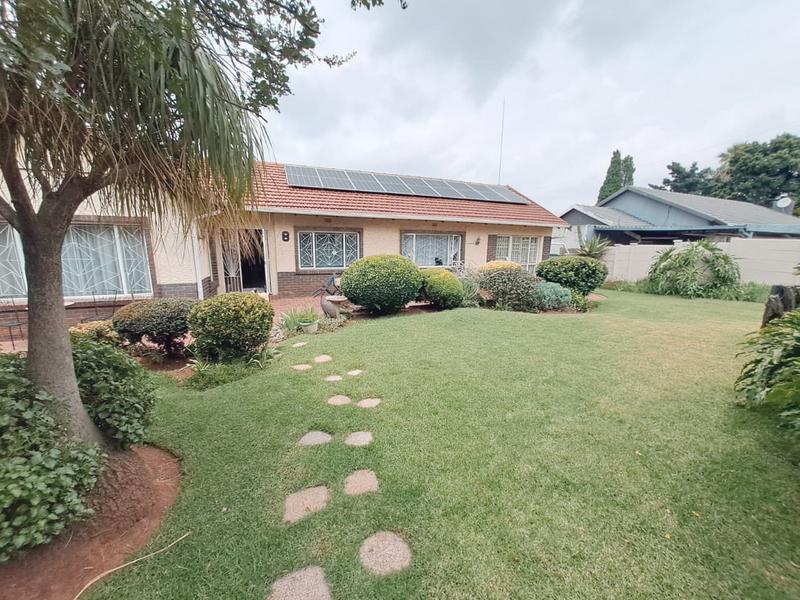 4 Bedroom Property for Sale in Dawnview Gauteng
