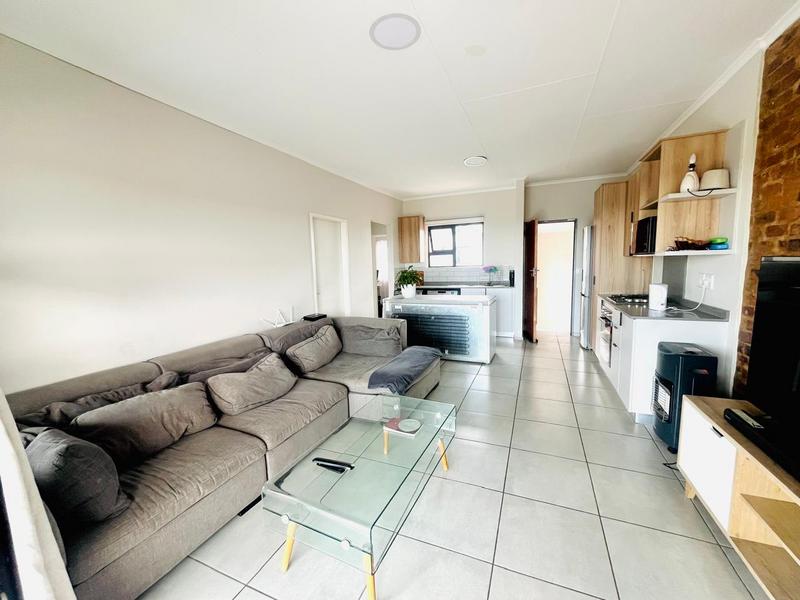 To Let 2 Bedroom Property for Rent in Little Falls Gauteng