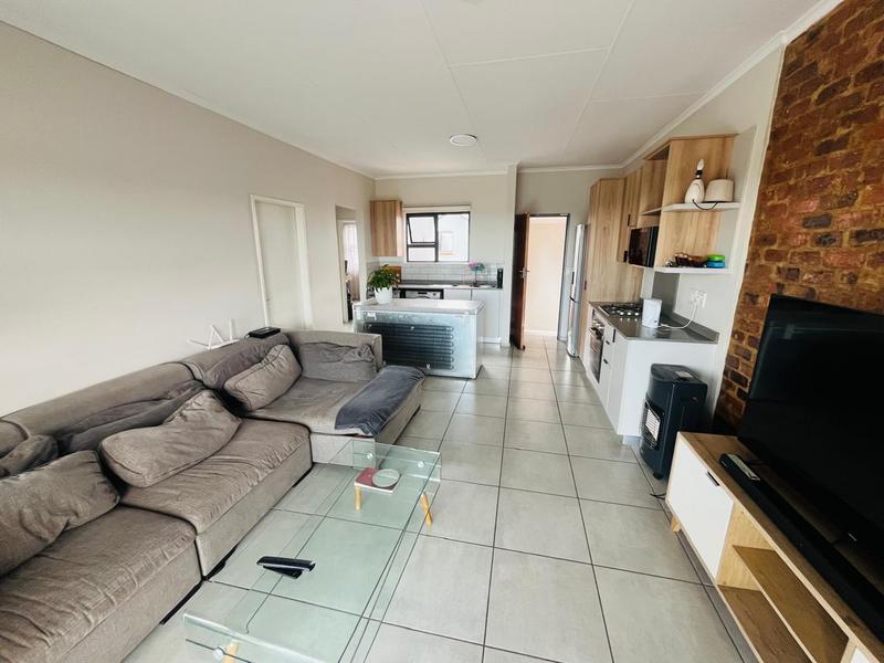 To Let 2 Bedroom Property for Rent in Little Falls Gauteng