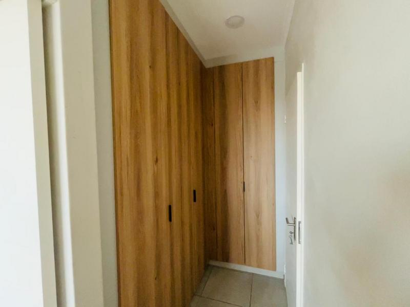 To Let 2 Bedroom Property for Rent in Little Falls Gauteng