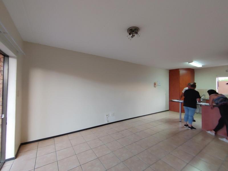 To Let 2 Bedroom Property for Rent in Sonneveld Gauteng