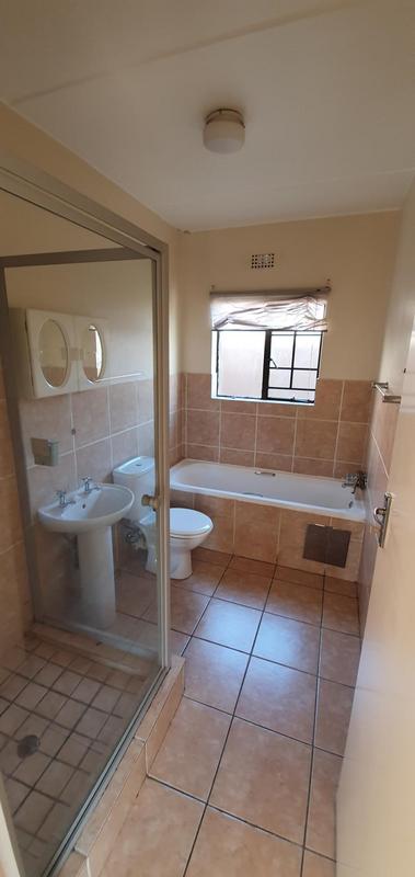 To Let 2 Bedroom Property for Rent in Sonneveld Gauteng