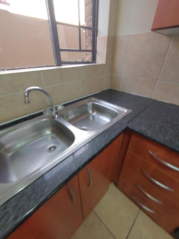To Let 2 Bedroom Property for Rent in Sonneveld Gauteng