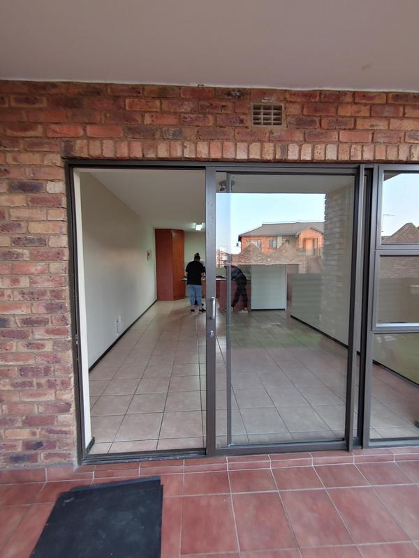 To Let 2 Bedroom Property for Rent in Sonneveld Gauteng