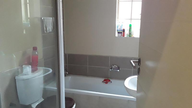 2 Bedroom Property for Sale in Stone Ridge Gauteng