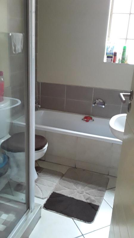 2 Bedroom Property for Sale in Stone Ridge Gauteng