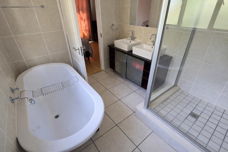 2 Bedroom Property for Sale in Sunninghill Gauteng