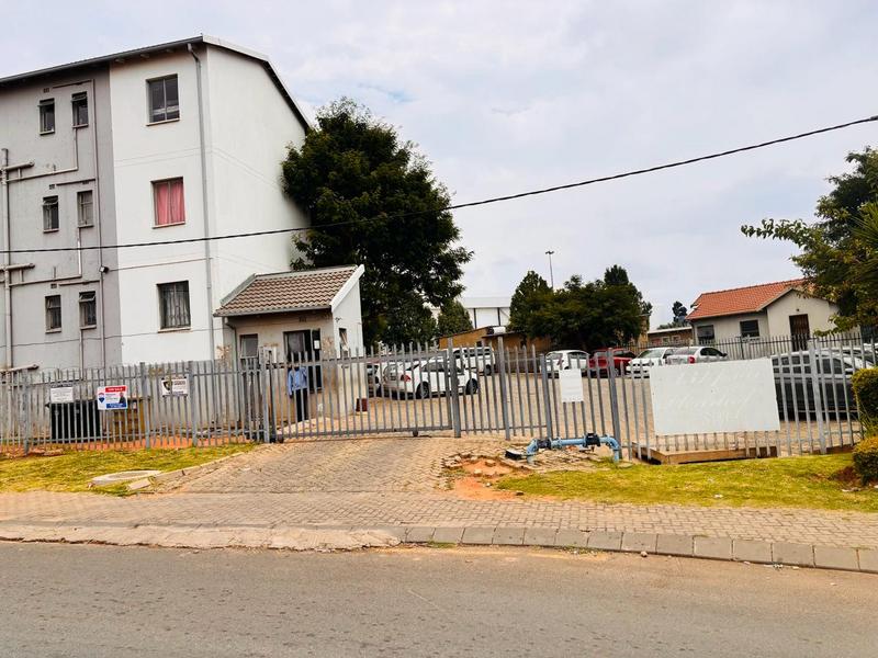 2 Bedroom Property for Sale in Fleurhof Gauteng