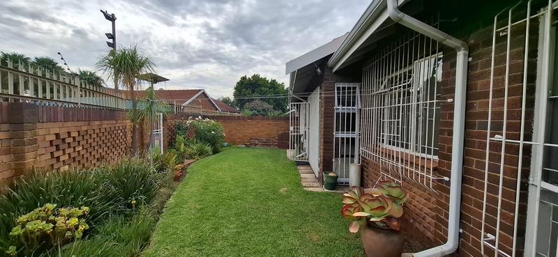 3 Bedroom Property for Sale in Rustivia Gauteng