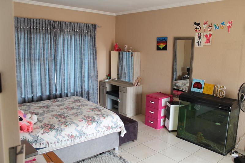 5 Bedroom Property for Sale in Eden Glen Gauteng