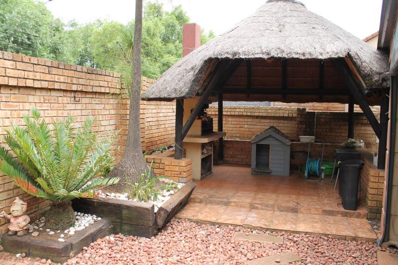 5 Bedroom Property for Sale in Eden Glen Gauteng