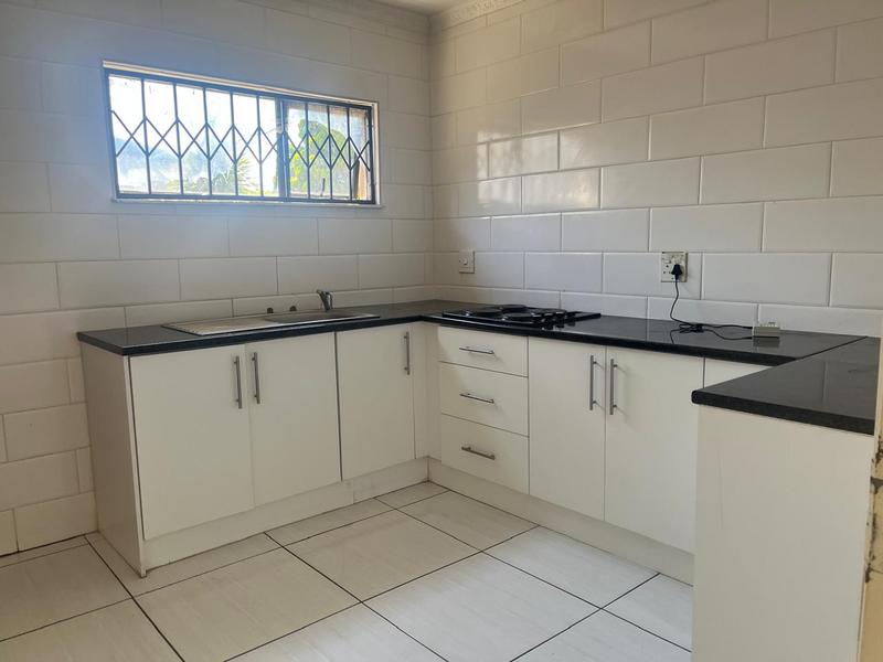 To Let 1 Bedroom Property for Rent in Glenvista Gauteng