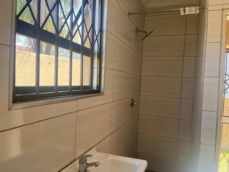 To Let 1 Bedroom Property for Rent in Glenvista Gauteng