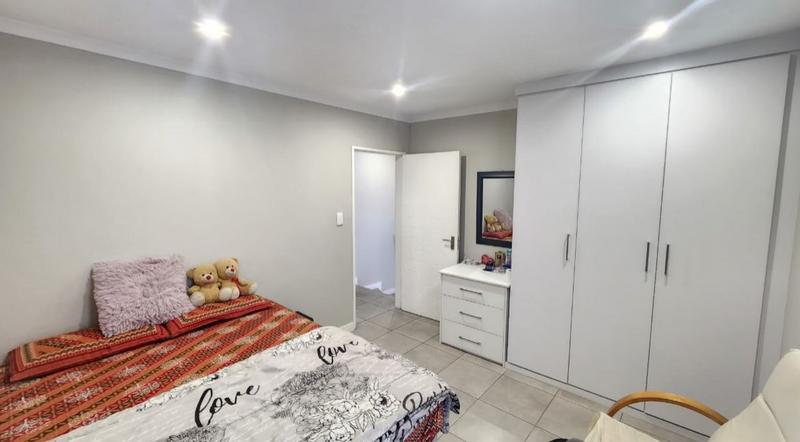 2 Bedroom Property for Sale in Albertsdal Gauteng