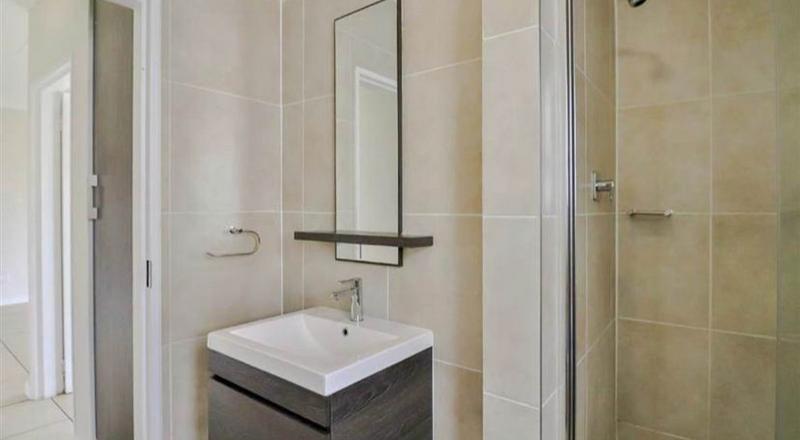 1 Bedroom Property for Sale in Oakdene Gauteng