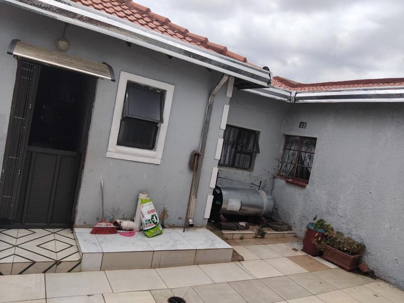 3 Bedroom Property for Sale in Moseleke Gauteng