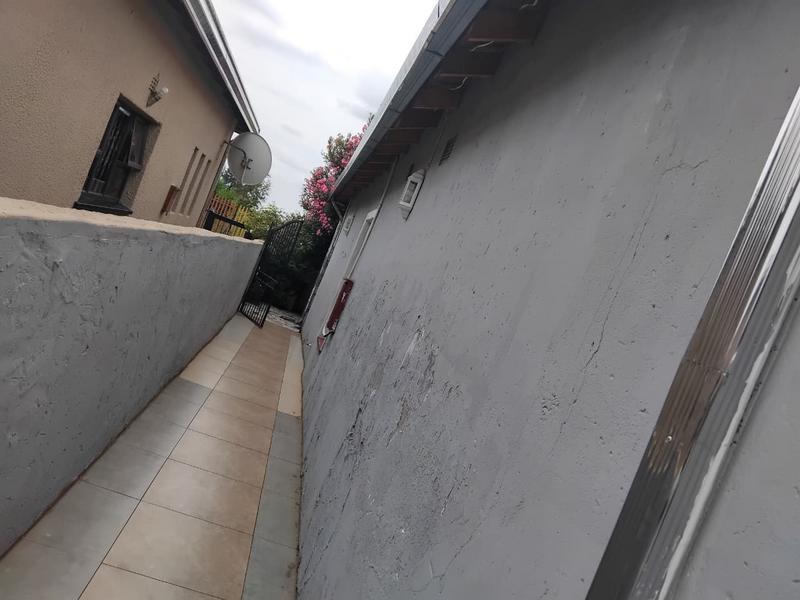 3 Bedroom Property for Sale in Moseleke Gauteng