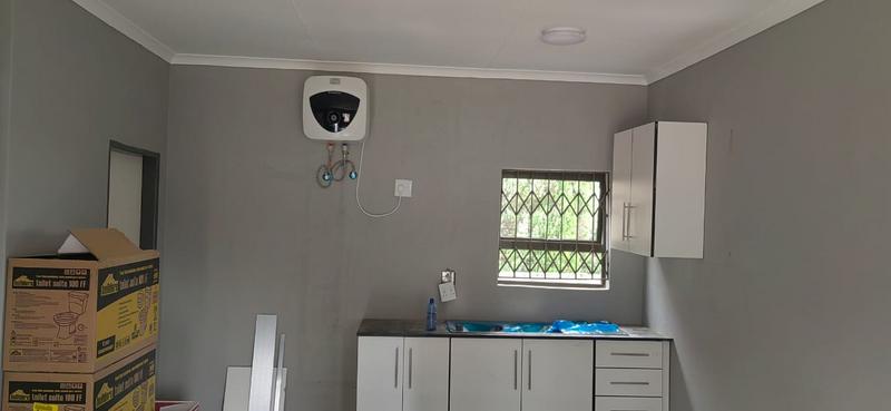 To Let 1 Bedroom Property for Rent in Glen Marais Gauteng