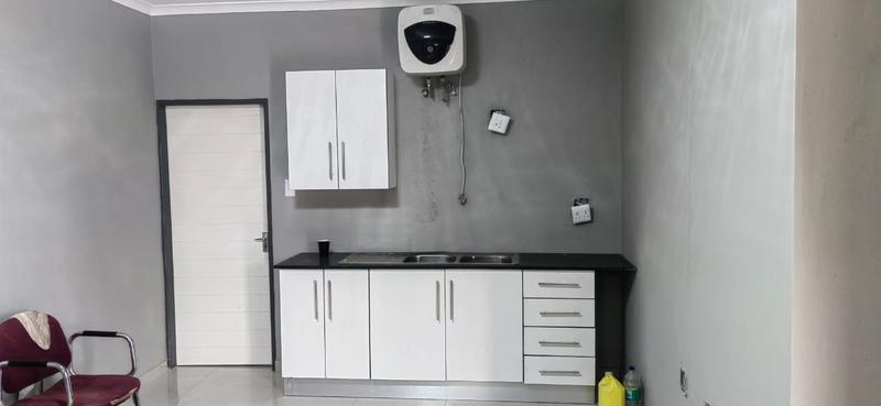 To Let 1 Bedroom Property for Rent in Glen Marais Gauteng