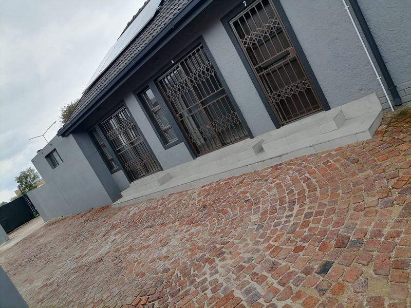 To Let 1 Bedroom Property for Rent in Glen Marais Gauteng