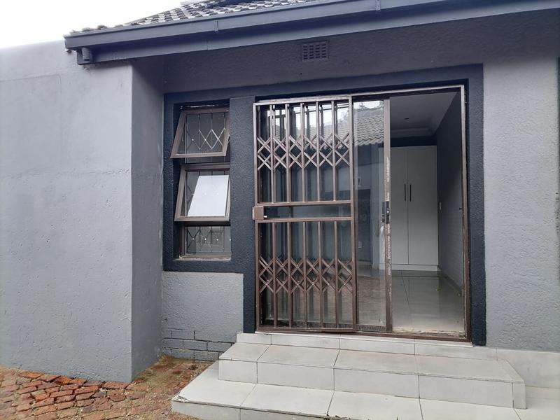 To Let 1 Bedroom Property for Rent in Glen Marais Gauteng