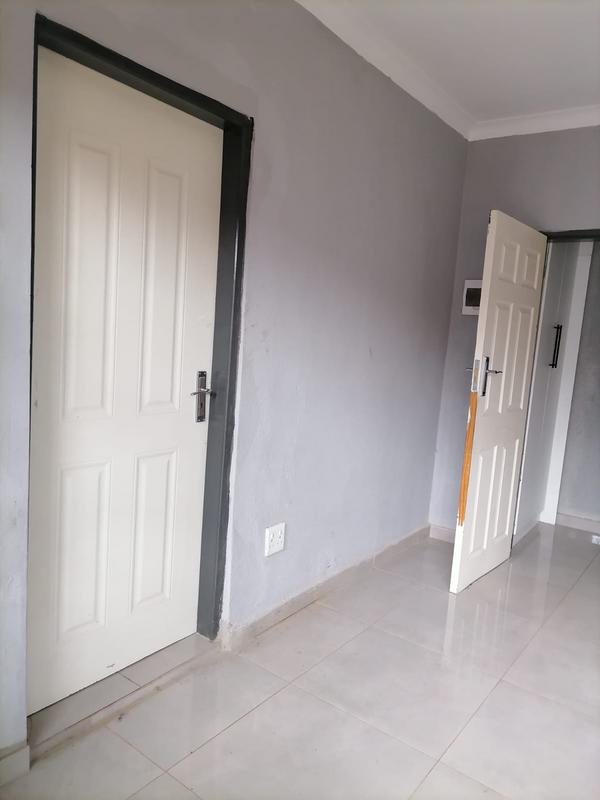 To Let 1 Bedroom Property for Rent in Glen Marais Gauteng