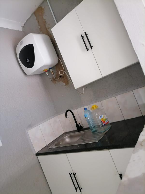 To Let 1 Bedroom Property for Rent in Glen Marais Gauteng