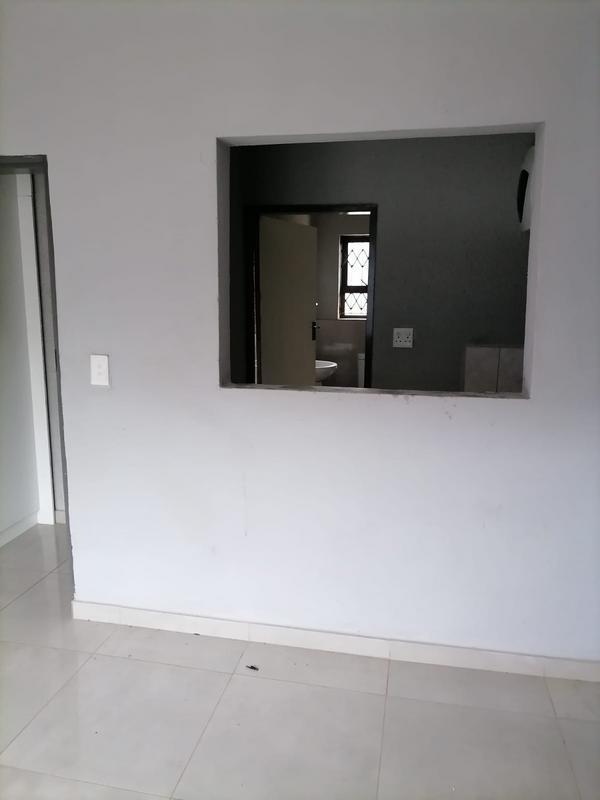 To Let 1 Bedroom Property for Rent in Glen Marais Gauteng
