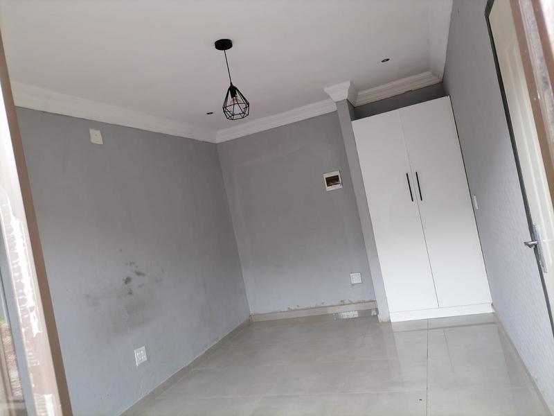To Let 1 Bedroom Property for Rent in Glen Marais Gauteng