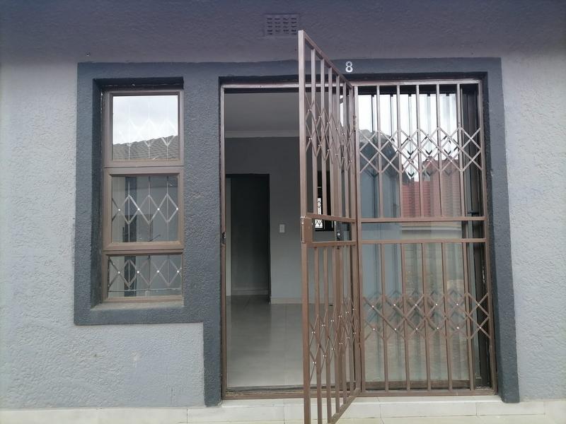 To Let 1 Bedroom Property for Rent in Glen Marais Gauteng