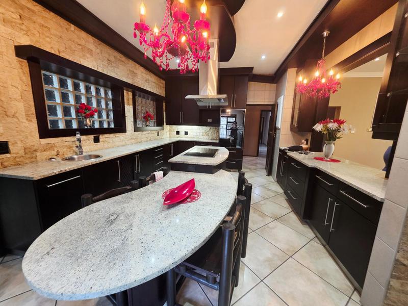 8 Bedroom Property for Sale in Glen Marais Gauteng