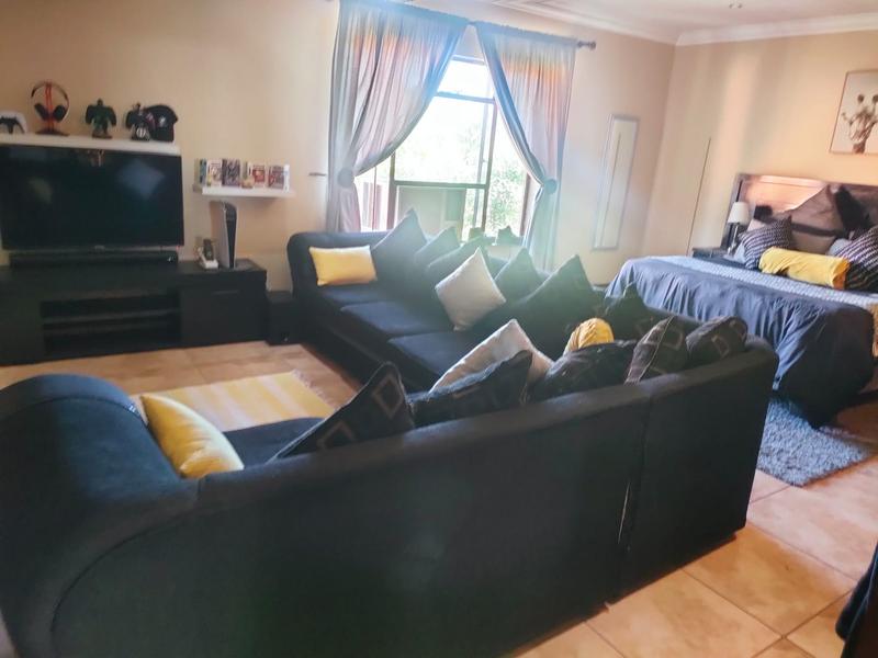 8 Bedroom Property for Sale in Glen Marais Gauteng