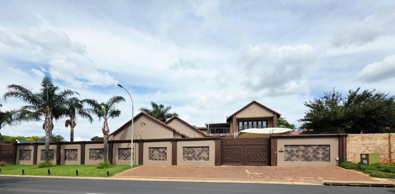 8 Bedroom Property for Sale in Glen Marais Gauteng