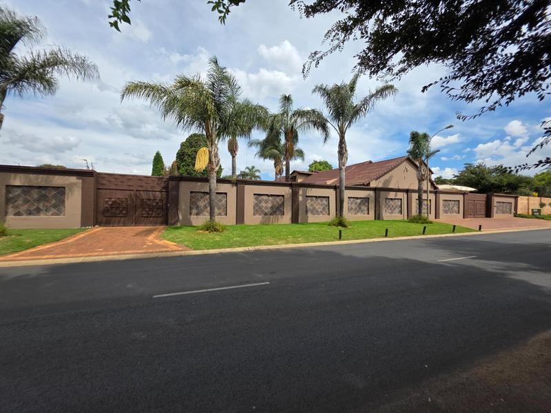 8 Bedroom Property for Sale in Glen Marais Gauteng