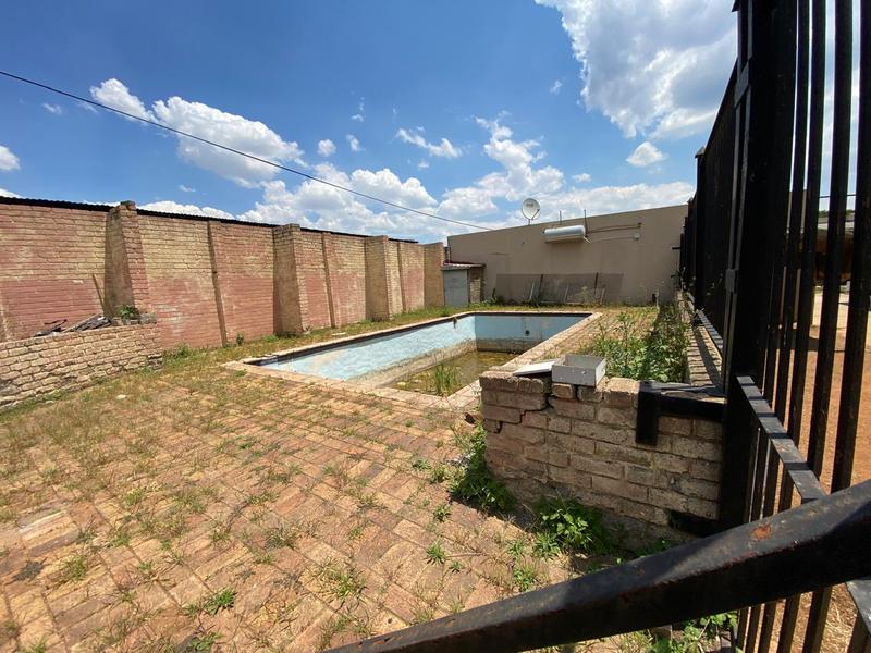Commercial Property for Sale in Strubenvale Gauteng