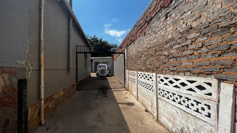 7 Bedroom Property for Sale in Forest Hill Gauteng