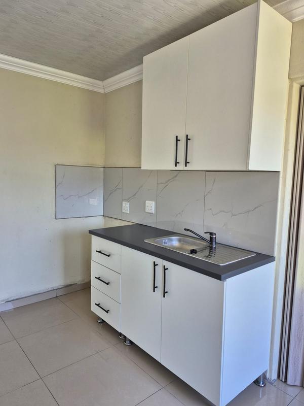 To Let 1 Bedroom Property for Rent in Birchleigh North Gauteng