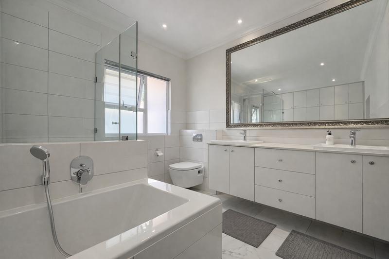 5 Bedroom Property for Sale in Waterkloof Ridge Gauteng