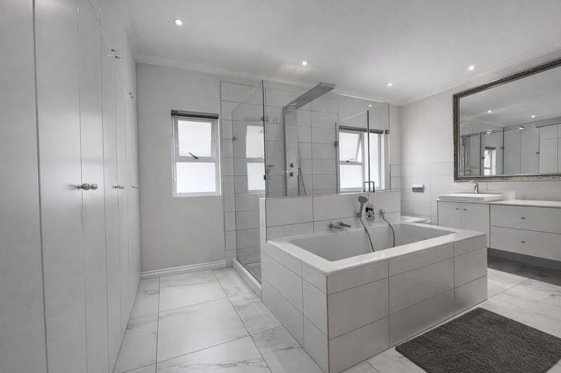 5 Bedroom Property for Sale in Waterkloof Ridge Gauteng