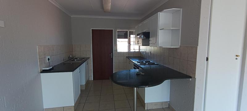 To Let 3 Bedroom Property for Rent in Kenleaf Gauteng