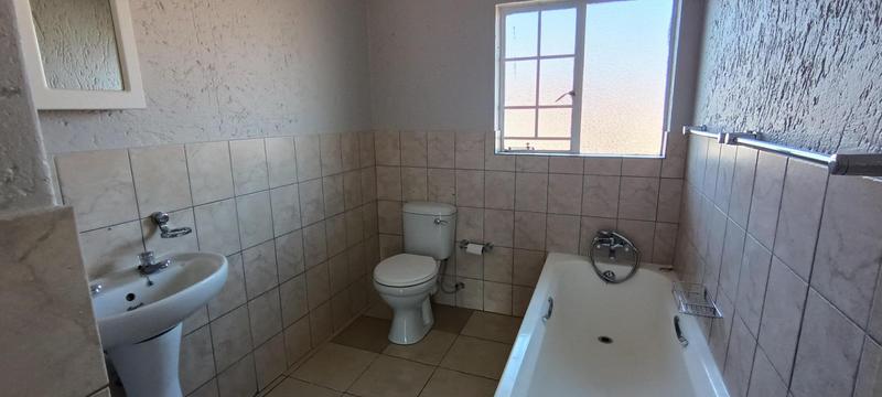 To Let 3 Bedroom Property for Rent in Kenleaf Gauteng