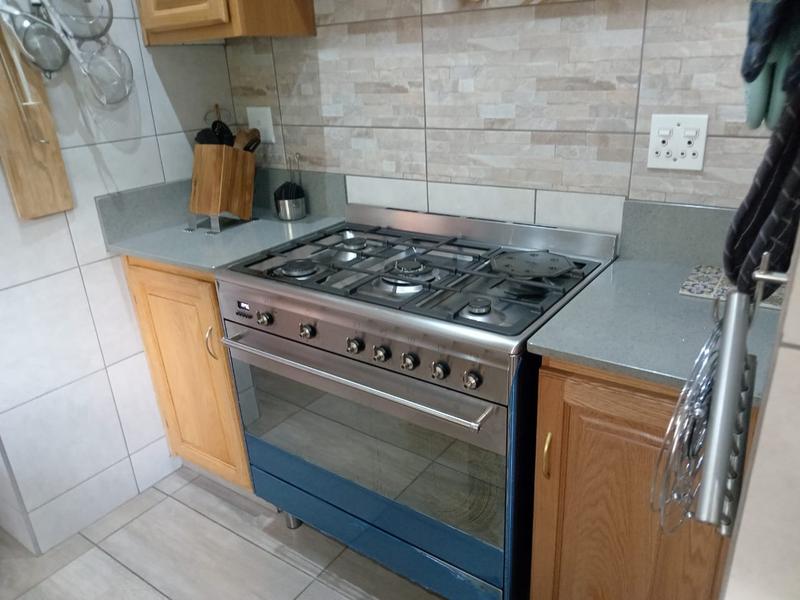 5 Bedroom Property for Sale in Pretoria Gardens Gauteng