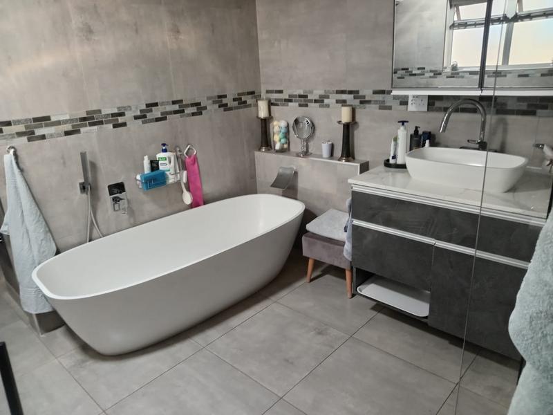 5 Bedroom Property for Sale in Pretoria Gardens Gauteng