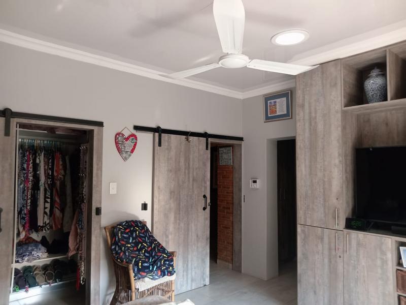 5 Bedroom Property for Sale in Pretoria Gardens Gauteng