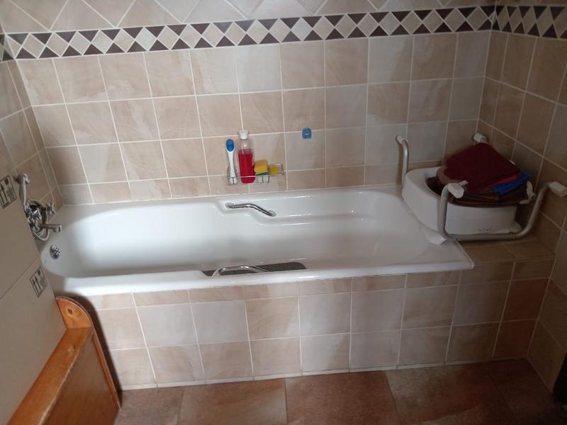 5 Bedroom Property for Sale in Pretoria Gardens Gauteng