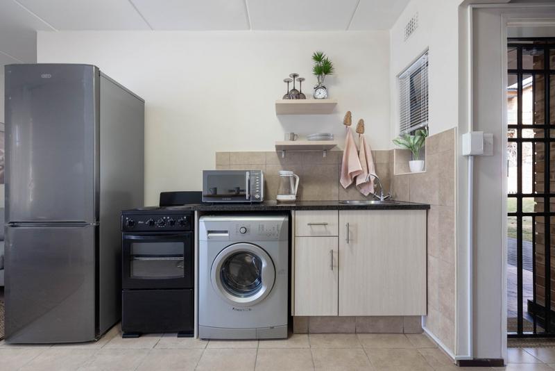 To Let 1 Bedroom Property for Rent in Noordwyk Gauteng