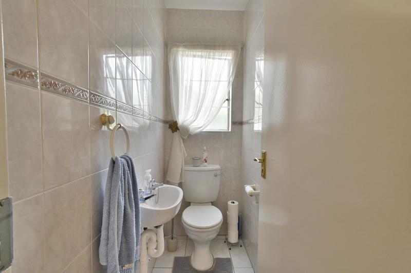 3 Bedroom Property for Sale in Oakdene Gauteng