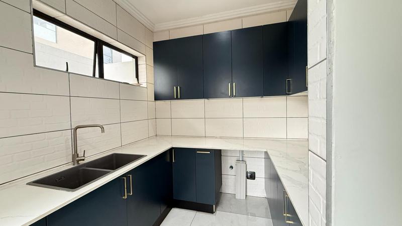 7 Bedroom Property for Sale in Midstream Ridge Gauteng