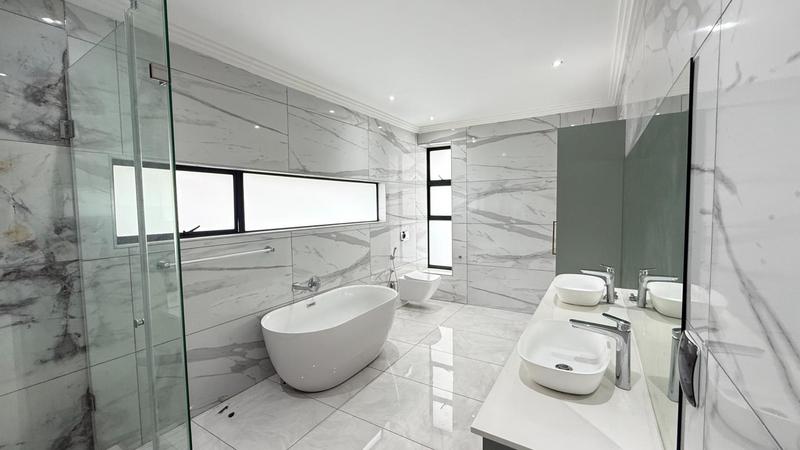 7 Bedroom Property for Sale in Midstream Ridge Gauteng