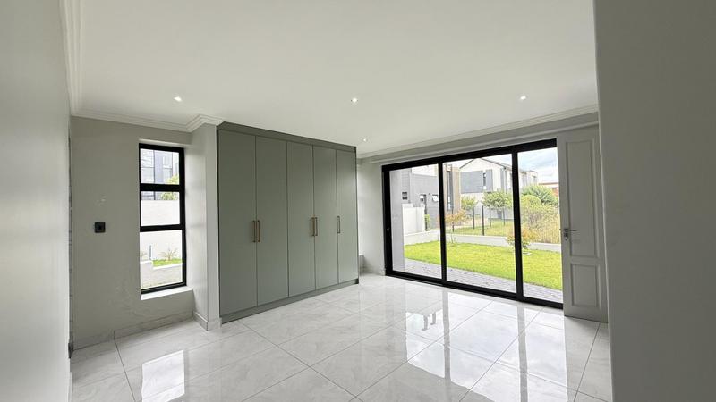 7 Bedroom Property for Sale in Midstream Ridge Gauteng